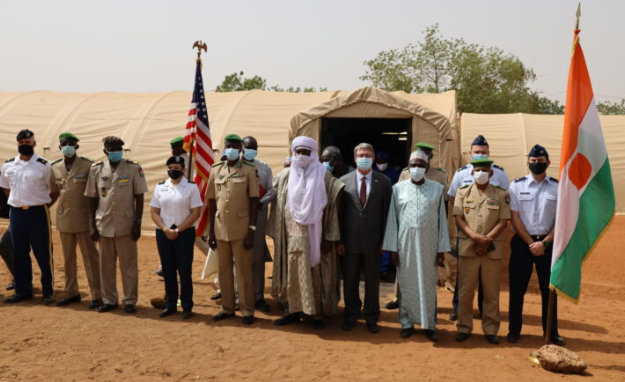 Camp Garba Hassane: Cérémonie de réception de l'hôpital de campagne mobile